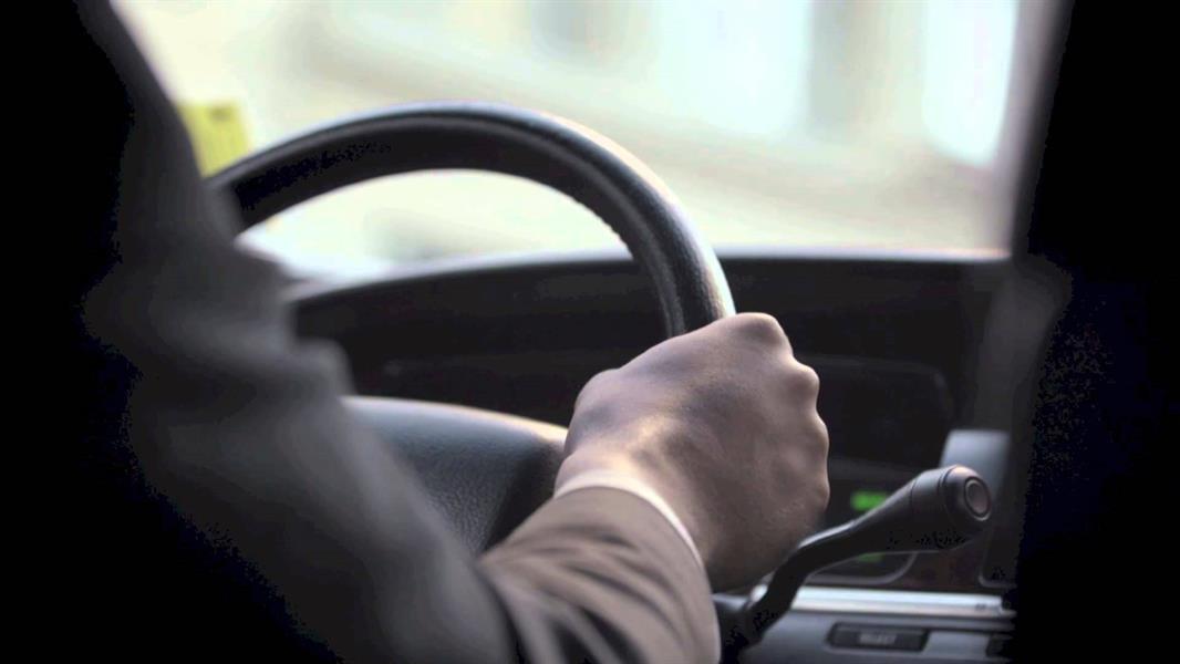"هيئة النقل" توضح شروط الموافقة على تسجيل السائق والسيارة للعمل في الأجرة بالتطبيقات الذكية "هيئة النقل" توضح شروط الموافقة على تسجيل السائق والسيارة للعمل في الأجرة بالتطبيقات الذكية