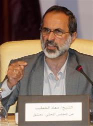 معاذ الخطيب يتحدث خلال الاجتماع في الدوحة يوم الاحد معاذ الخطيب يتحدث خلال الاجتماع في الدوحة يوم الاحد